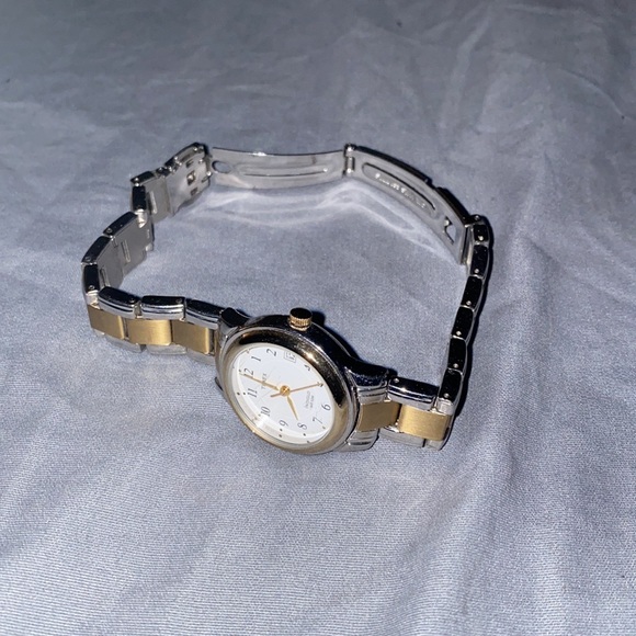 Timex women’s watch - Picture 3 of 3